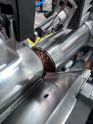 เครื่องปั่นแบบ Flier แบบ Armature อัตโนมัติเต็ม 4 Pole Lap Coil Winder ผู้ผลิต
